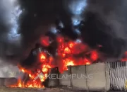 Gudang Diduga Penyimpanan BBM Terbakar di Pesawaran, Warga Ketakutan Akibat Ledakan