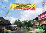 Inspiratif! Warga Sukarame Lampung Barat Patungan dan Gotong Royong Perbaiki Jalan Penghubung Desa