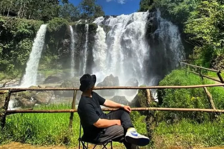 Pemandangan Sekilas Surga Tersembunyi Bak ‘Niagara’ di Way Kanan, Lampung. (Foto Instagram @alfandi_berkelana21)