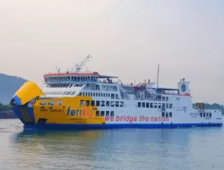 KMP Sebuku Alami Gangguan Kemudi, Penumpang Express Merak-Bakauheni Terjebak Berjam-jam di Laut